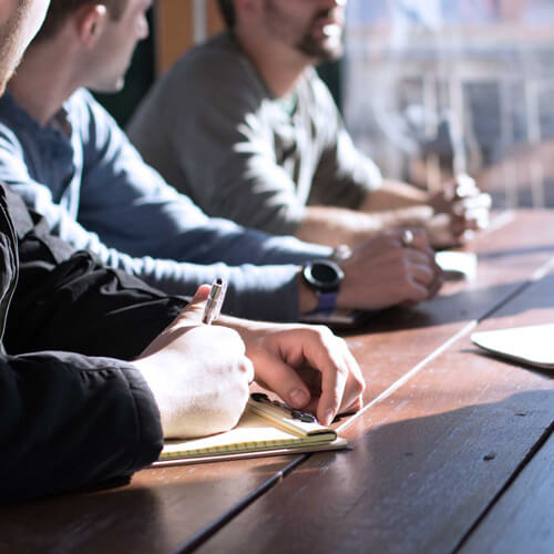 当然，当时的建设工作很重要，但我们的首要任务是建立长期的关系和信任，着眼于未来