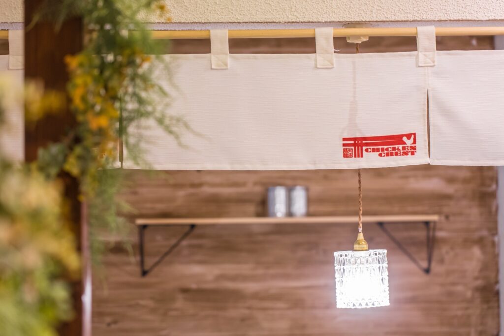 関東装社の日本の職人を使った工事の施工例です。新築一棟ホテル、マンションから写真のようにラーメン店さんのような飲食店のデザインや改修工事の施工も可能です
这是由关东总社的日本工匠建造的一个例子。我们可以设计和翻新一切，从新建的酒店和公寓到餐厅（如照片中所示的拉面餐厅）