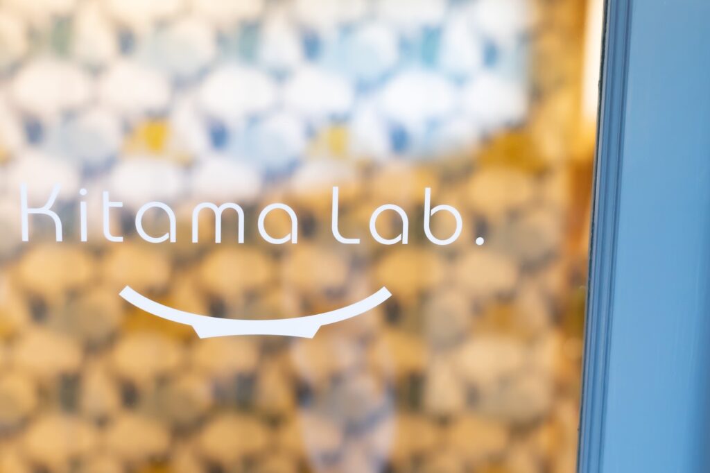 関東装社の日本人の職人を使った工事の施工例です。新築一棟ホテル、マンションから写真のようにカフェのような飲食店のデザインや施工も可能です。このクオリティーで当社の価格は他社様より安い工事代金になります。这是由关东总社的日本工匠建造的一个例子。我们可以设计和建造新建的酒店、公寓和咖啡馆式餐厅，如图所示。凭借这种质量，我们的价格比其他公司低。