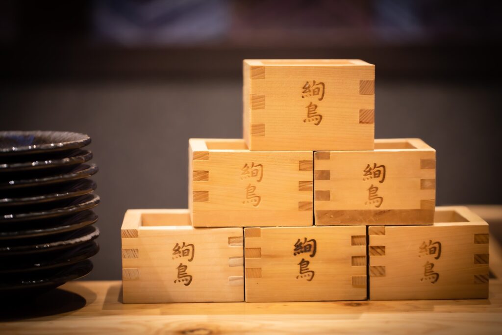 関東装社の日本人の職人を使った工事の施工例です。新築一棟ホテル、マンションから写真のように焼き鳥屋さんや焼き肉屋さんのような飲食店のデザインや施工も可能です。このクオリティーで当社の価格は他社様より安い工事代金になります。