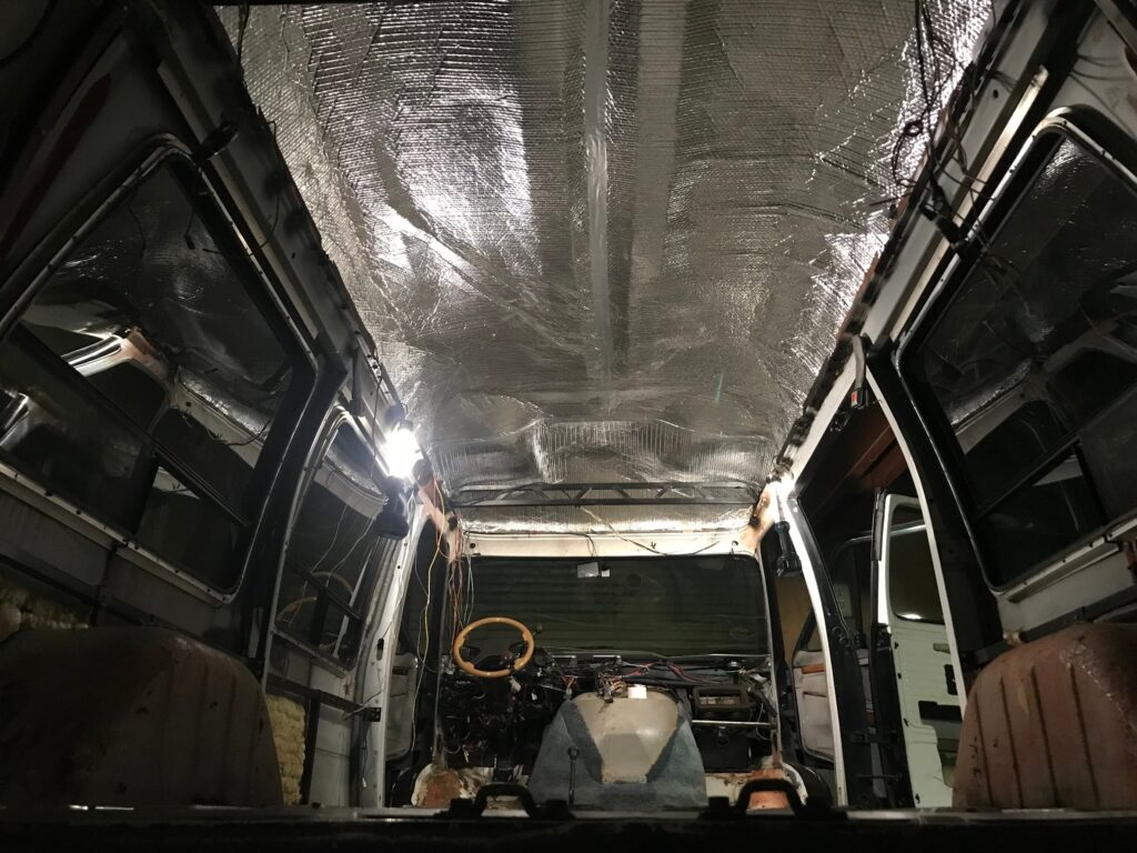 弊社関東装社の工事です。車の中の内装工事も可能です。施工もそうですがインテリアやデザインも可能です。
这是我们公司关东总社的建筑工程。我们还可以在您的车内进行内饰工作。除了施工外，我们还可以做室内设计和设计。