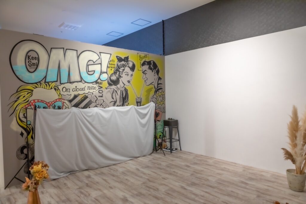 関東装社の日本人の職人を使った工事の施工例です。新築一棟ホテル、マンションから写真のように写真スタジオのような内装のデザインや施工も可能です。このクオリティーで当社の価格は他社様より安い工事代金になります。