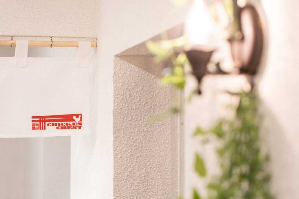 関東装社の日本の職人を使った工事の施工例です。新築一棟ホテル、マンションから写真のようにラーメン店さんのような飲食店のデザインや改修工事の施工も可能です
这是由关东总社的日本工匠建造的一个例子。我们可以设计和翻新一切，从新建的酒店和公寓到餐厅（如照片中所示的拉面餐厅）