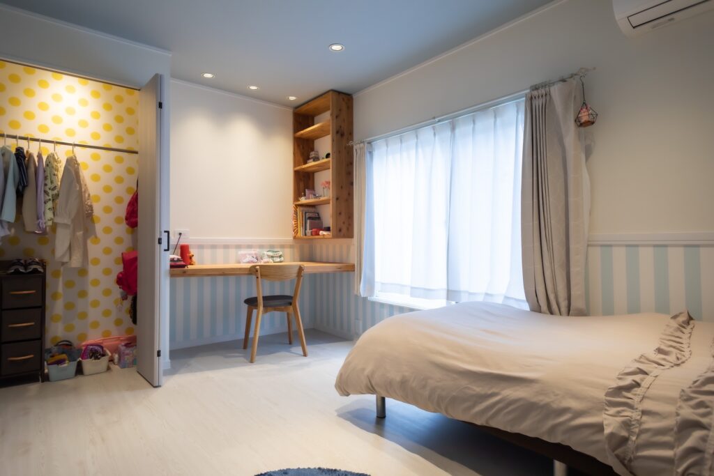 関東装社の日本の職人を使った工事の施工例です。新築一棟ホテル、マンションから写真のように個人宅様のデザインや改修工事の施工も可能です
这是由关东总社的日本工匠建造的一个例子。我们可以设计和翻新新建的酒店、公寓和私人住宅，如图所示。