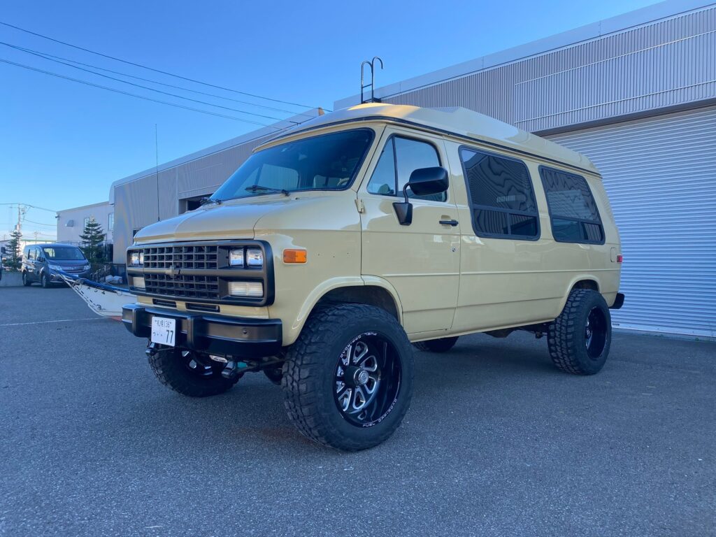 弊社関東装社の工事です。車の中の内装工事も可能です。施工もそうですがインテリアやデザインも可能です。
这是我们公司关东总社的建筑工程。我们还可以在您的车内进行内饰工作。除了施工外，我们还可以做室内设计和设计。