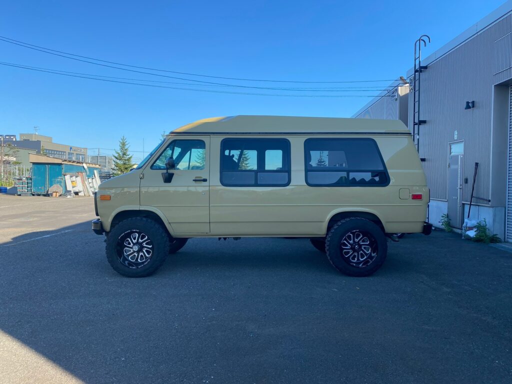 弊社関東装社の商業施設の内装工事の施工写真です。店舗制作含めて内装工事も可能です。日本の建築工事です  这是本公司关东总社商业设施的室内施工作业的施工照片。我们还可以处理室内施工，包括商店生产。日本的建筑工程。