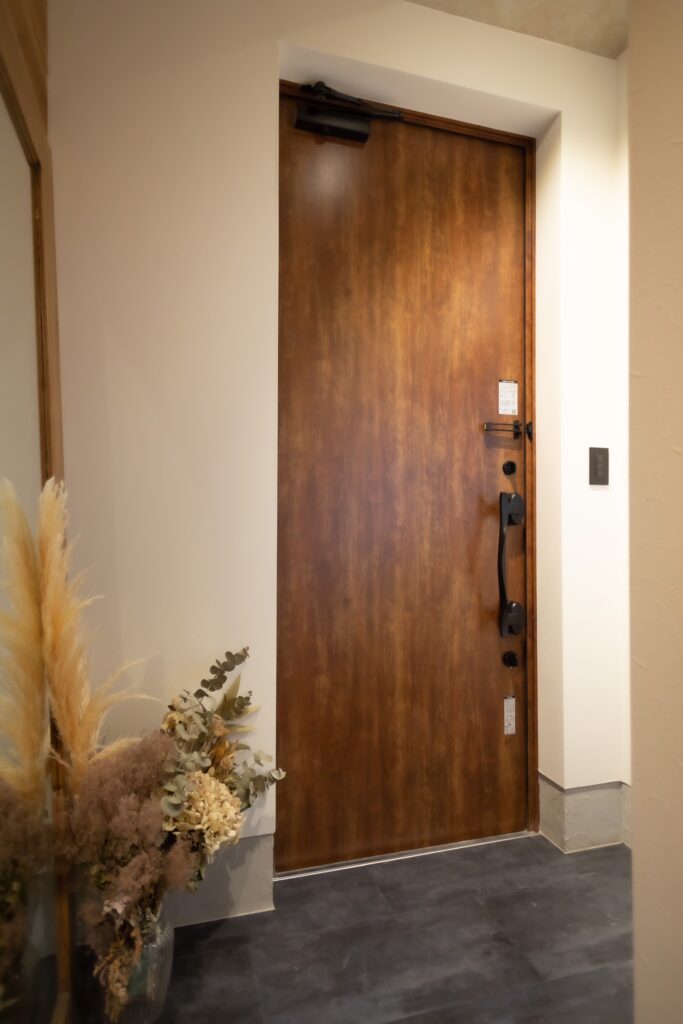 関東装社の日本の職人を使った工事の施工例です。新築一棟ホテル、マンションから写真のように個人宅様のデザインや改修工事の施工も可能です
这是由关东总社的日本工匠建造的一个例子。我们可以设计和翻新新建的酒店、公寓和私人住宅，如图所示。