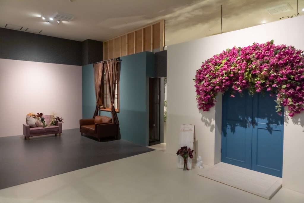 関東装社の日本人の職人を使った工事の施工例です。新築一棟ホテル、マンションから写真のように写真スタジオのような内装のデザインや施工も可能です。このクオリティーで当社の価格は他社様より安い工事代金になります。