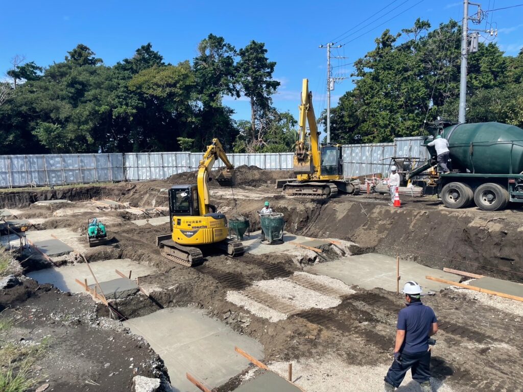 関東装社の日本人の職人を使った工事の施工例です。新築一棟ホテル、マンションから写真のように土木工事から新築物件や設計デザイン施工も可能です。