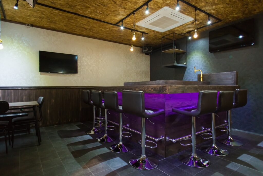 这是由关东总社的日本工匠建造的一个例子。我们还可以设计和建造新建的酒店、公寓以及酒吧、酒吧和居酒屋等餐厅，如图所示。凭借这种质量，我们的价格比其他公司低。