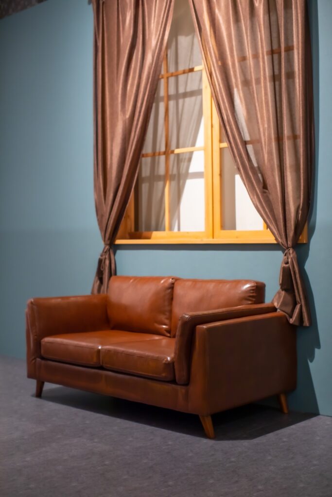 関東装社の日本人の職人を使った工事の施工例です。新築一棟ホテル、マンションから写真のように写真スタジオのような内装のデザインや施工も可能です。このクオリティーで当社の価格は他社様より安い工事代金になります。这是由关东总社的日本工匠建造的一个例子。我们还可以设计和建造从新建酒店和公寓到照相馆般的室内装饰，如图所示。凭借这种质量，我们的价格比其他公司低。