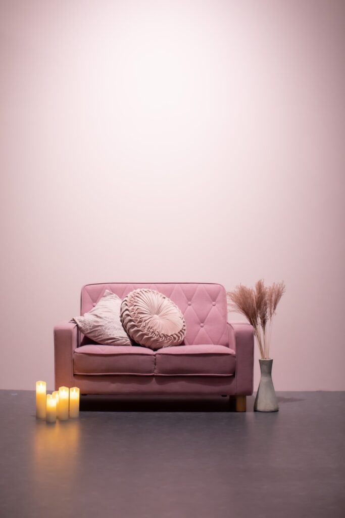 関東装社の日本人の職人を使った工事の施工例です。新築一棟ホテル、マンションから写真のように写真スタジオのような内装のデザインや施工も可能です。このクオリティーで当社の価格は他社様より安い工事代金になります。这是由关东总社的日本工匠建造的一个例子。我们还可以设计和建造从新建酒店和公寓到照相馆般的室内装饰，如图所示。凭借这种质量，我们的价格比其他公司低。