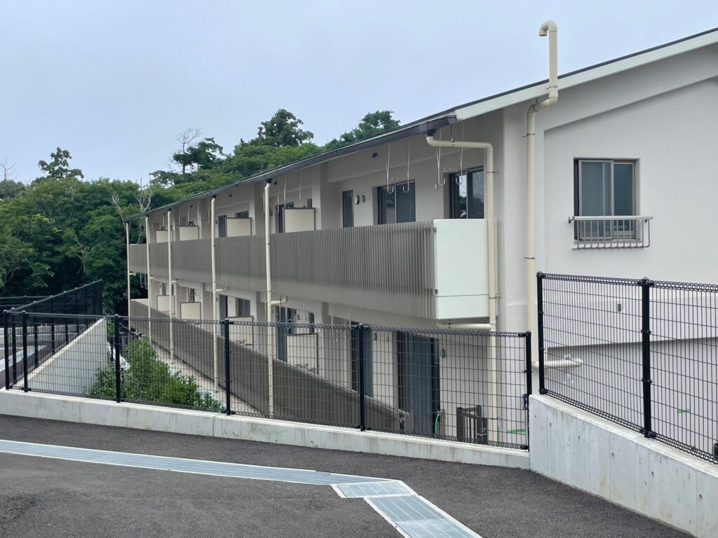 从新建的酒店和公寓到如图所示的土木工程，我们还可以设计和建造新的房产。