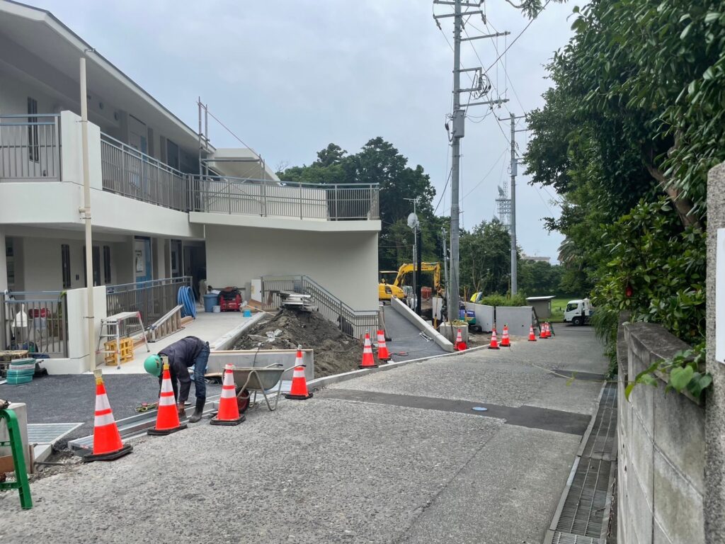 从新建的酒店和公寓到如图所示的土木工程，我们还可以设计和建造新的房产。