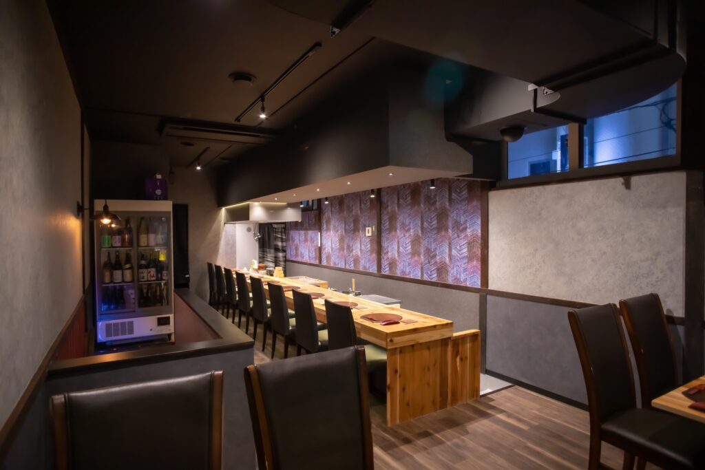 这是由关东总社的日本工匠建造的一个例子。我们可以设计和建造新建的酒店、公寓以及照片中所示的烤鸡肉串餐厅和烤肉餐厅等餐厅。凭借这种质量，我们的价格比其他公司低。