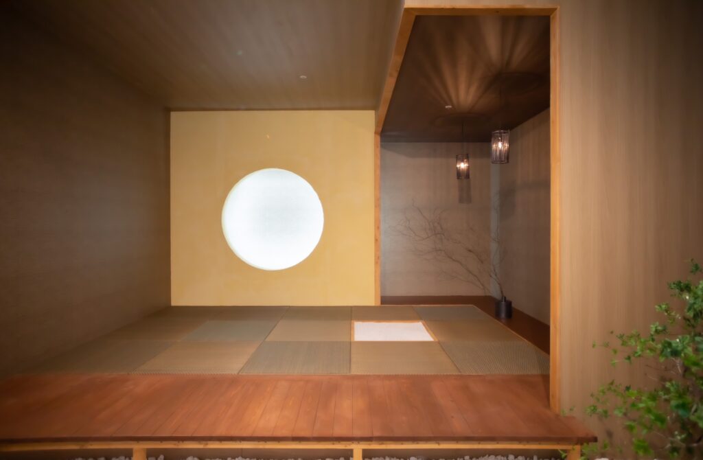 関東装社の日本人の職人を使った工事の施工例です。新築一棟ホテル、マンションから写真のように写真スタジオのような内装のデザインや施工も可能です。このクオリティーで当社の価格は他社様より安い工事代金になります。这是由关东总社的日本工匠建造的一个例子。我们还可以设计和建造从新建酒店和公寓到照相馆般的室内装饰，如图所示。凭借这种质量，我们的价格比其他公司低。