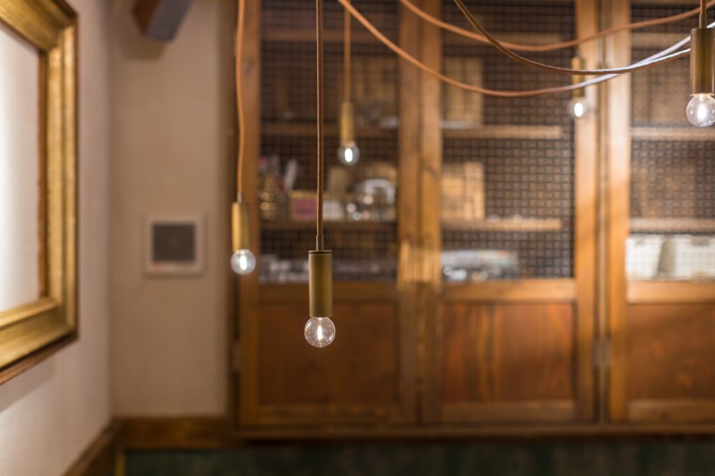 这是由关东总社的日本工匠建造的一个例子。我们还可以为新建的酒店、公寓、美甲店和美容院进行室内设计和施工，如图所示。凭借这种质量，我们的价格比其他公司低。