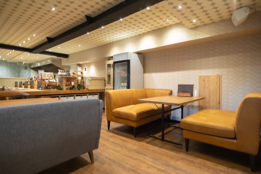 这是由关东总社的日本工匠建造的一个例子。我们可以设计和建造新建的酒店、公寓和咖啡馆式餐厅，如图所示。凭借这种质量，我们的价格比其他公司低。