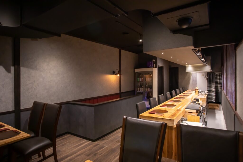 这是由关东总社的日本工匠建造的一个例子。我们可以设计和建造新建的酒店、公寓以及照片中所示的烤鸡肉串餐厅和烤肉餐厅等餐厅。凭借这种质量，我们的价格比其他公司低。