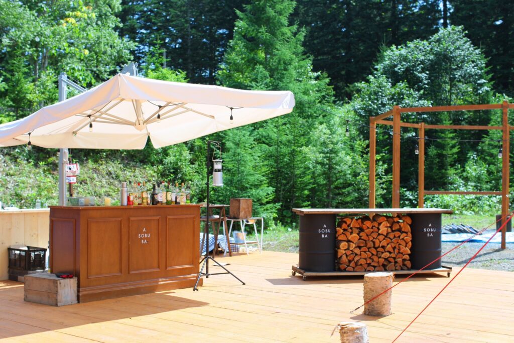 関東装社の日本人の職人を使った工事の施工例です。新築一棟ホテル、マンションから写真のように写真スタジオのような土木工事や設計デザインや施工も可能です。