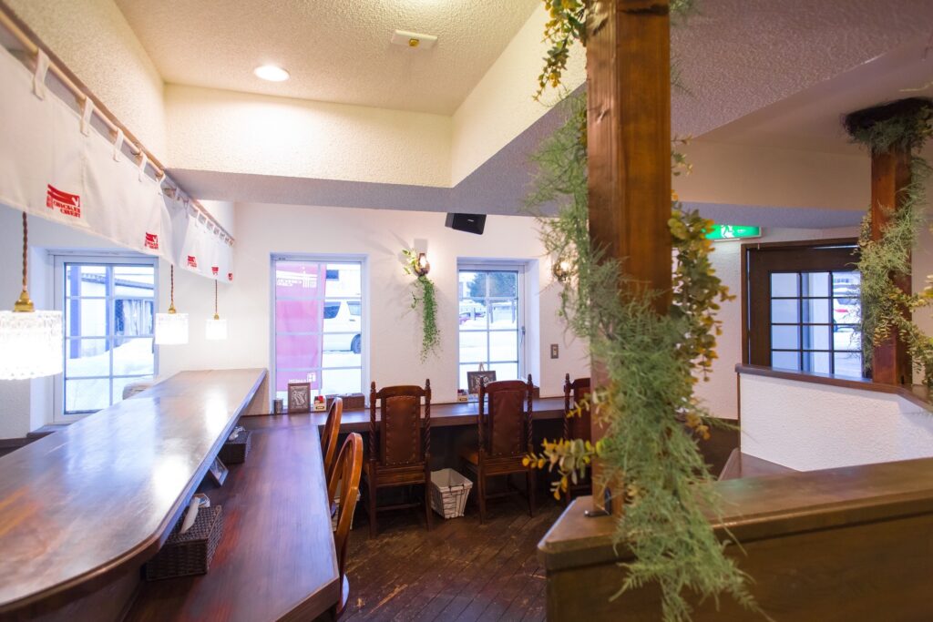 这是由关东总社的日本工匠建造的一个例子。我们可以设计和翻新一切，从新建的酒店和公寓到餐厅（如照片中所示的拉面餐厅）。