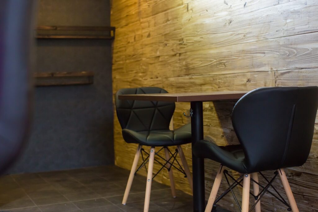 这是由关东总社的日本工匠建造的一个例子。我们还可以设计和建造新建的酒店、公寓以及酒吧、酒吧和居酒屋等餐厅，如图所示。凭借这种质量，我们的价格比其他公司低。