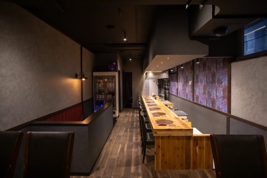 这是由关东总社的日本工匠建造的一个例子。我们可以设计和建造新建的酒店、公寓以及照片中所示的烤鸡肉串餐厅和烤肉餐厅等餐厅。凭借这种质量，我们的价格比其他公司低。