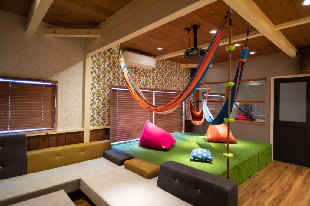 関東装社の日本の職人を使った工事の施工例です。新築一棟ホテル、マンションから写真のように個人宅様のデザインや改修工事の施工も可能です
这是由关东总社的日本工匠建造的一个例子。我们可以设计和翻新新建的酒店、公寓和私人住宅，如图所示。