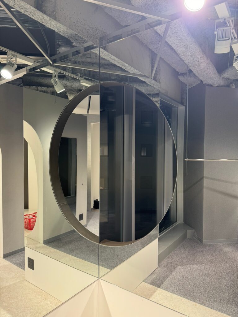 関東装社の日本の職人を使った工事の施工例です。新築一棟ホテル、マンションから写真のように湾曲の難しいデザインや施工も可能です
这是由关东总社的日本工匠建造的一个例子。从新建的酒店和公寓中，我们可以设计和建造具有如图所示的困难曲线的设计。