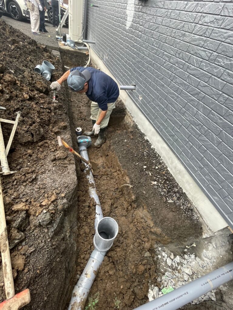 土木工程工作/拆除工作  将您的住宅用地建设和拆除工作交给我们。土木工程和拆除工作往往很危险并且涉及意想不到的问题。最近，网络和电视上广泛报道，人们因价格低廉而请求服务，最终遇到了重大问题，但其中却有一般人不理解的危机管理方法，例如地下破坏、对邻居的考虑和回应、石棉检查等。我们用多年的经验预见未来，将问题告知客户，让他们安心地进行施工工作